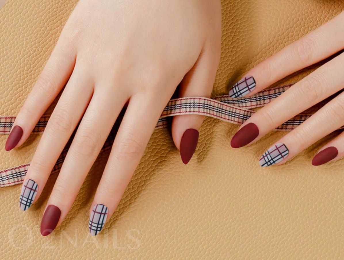 Colorful grid interweaving